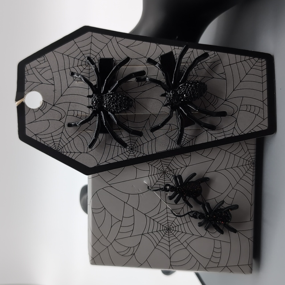 NWOT Black Spider Metallic Hairpins With Spider Glittered Earrings